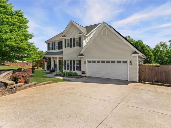 5217 Belews Creek Rd, Walkertown, NC 27051