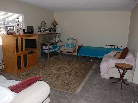 4th image of 10870 Arleta Ave