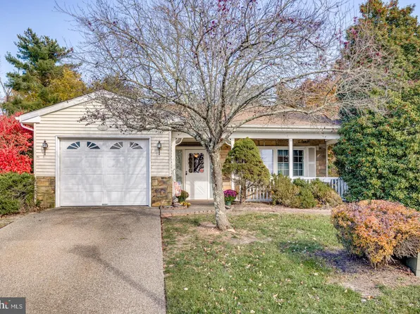 7 Cambridge Ct, Southampton, NJ 08088