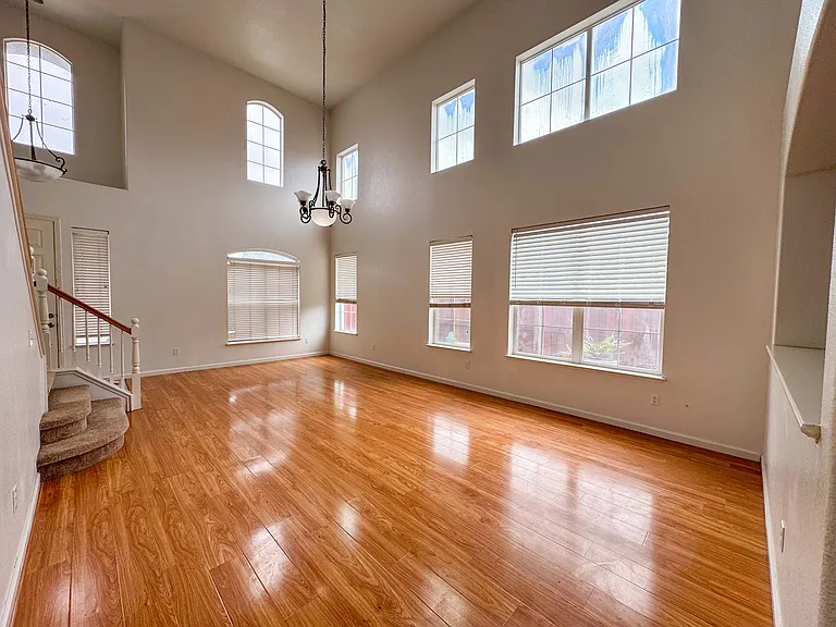 1806 Daniels St — Photo 4