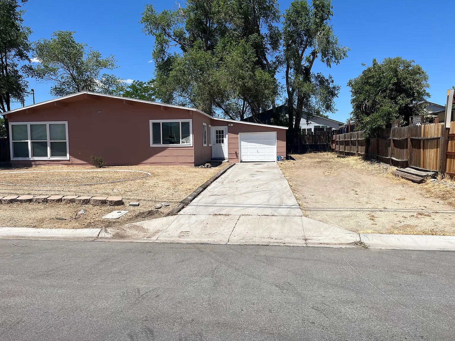 3 bed, 1394 sqft, $2,200 — Photo 3