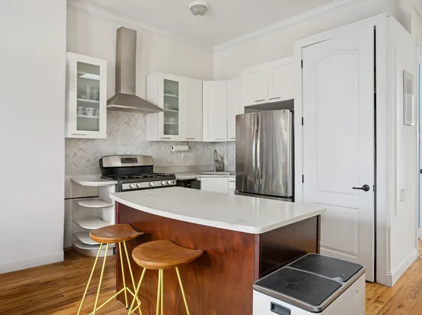 189 Cornelia Street image 4 of 7