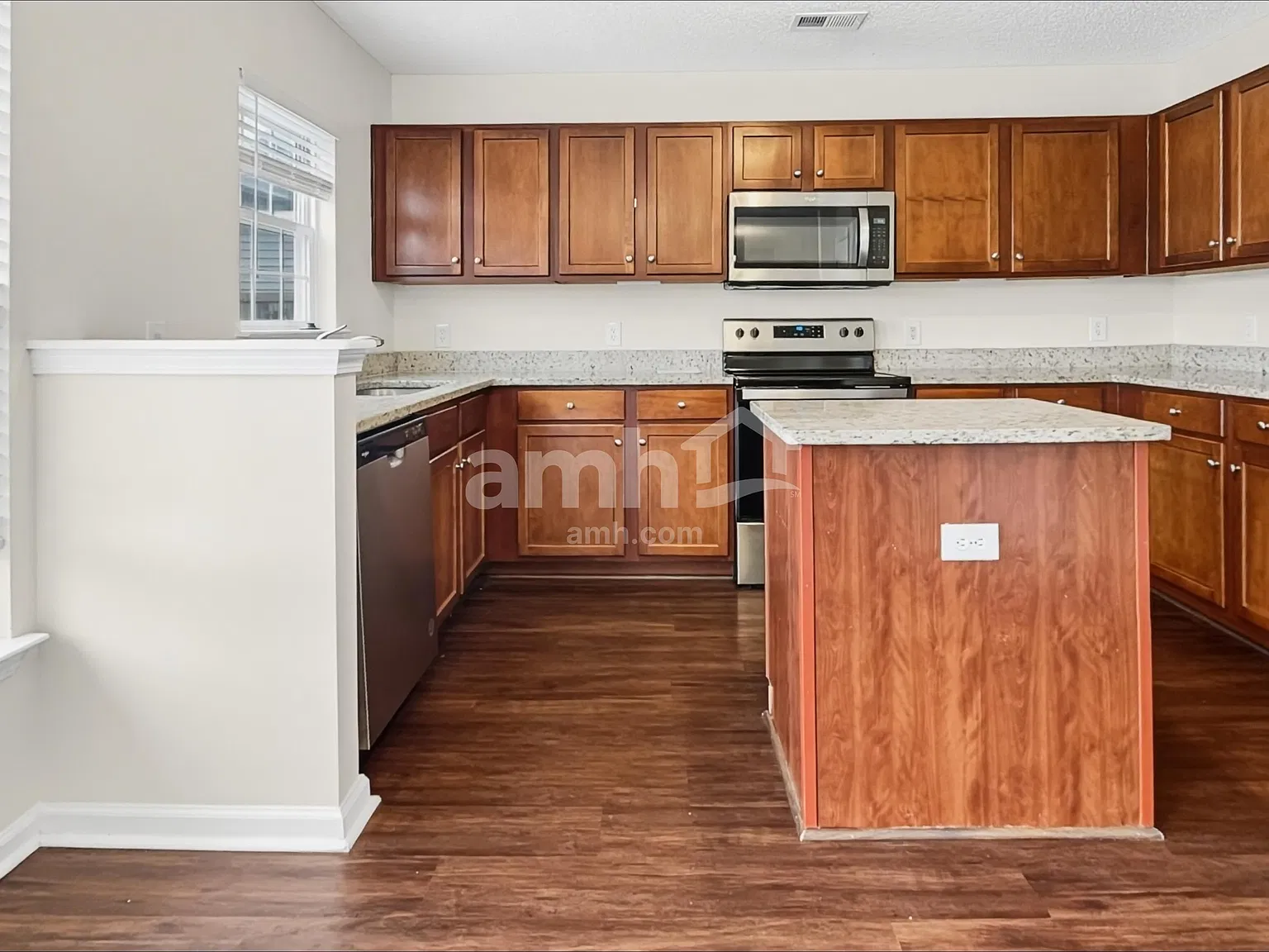 4 bed, 2.5 bath, 2340 sqft, $2,445 — Photo 3