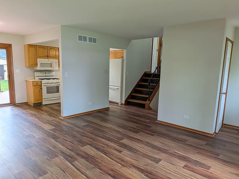1707 Cherrywood Ln — Photo 2