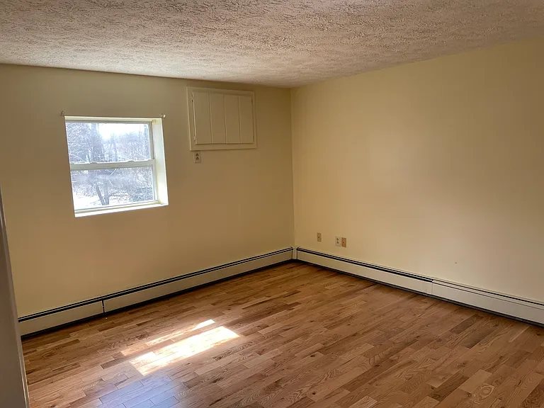 100 Strawberry Ave #3 — Photo 11
