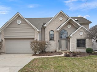 2495 Warwick Ct, Aurora, IL 60503