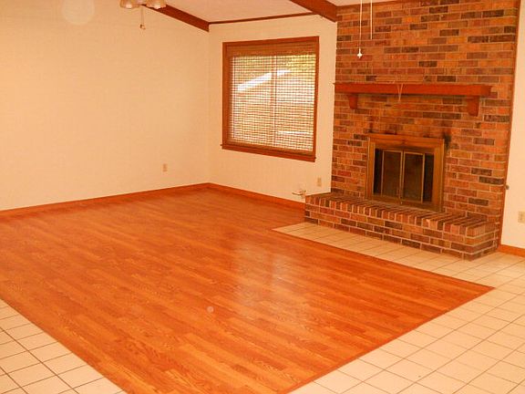 3rd image of 1268 Edgewood Cir