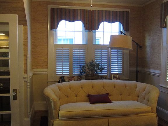 5th image of 128 College Ave