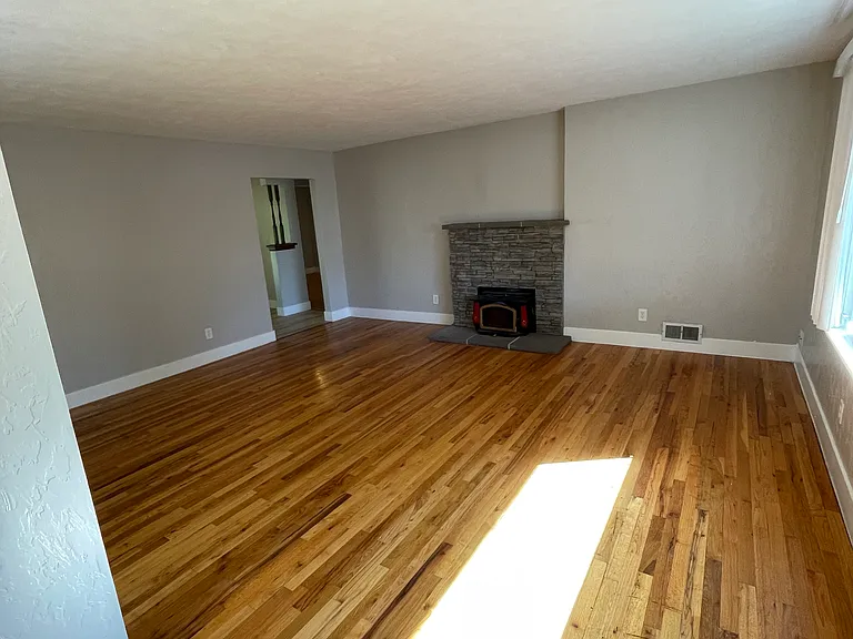 8921 E Broadway Ave — Photo 3