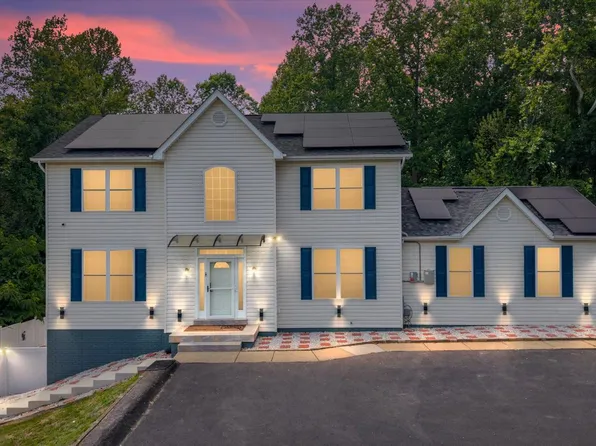 2135 Fireberry Ct, Prince Frederick, MD 20678