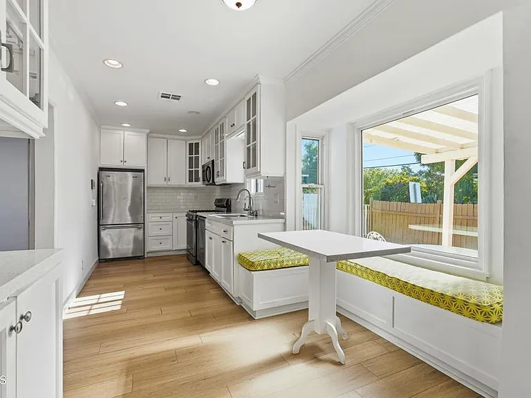 10734 Oro Vista Ave — Photo 1