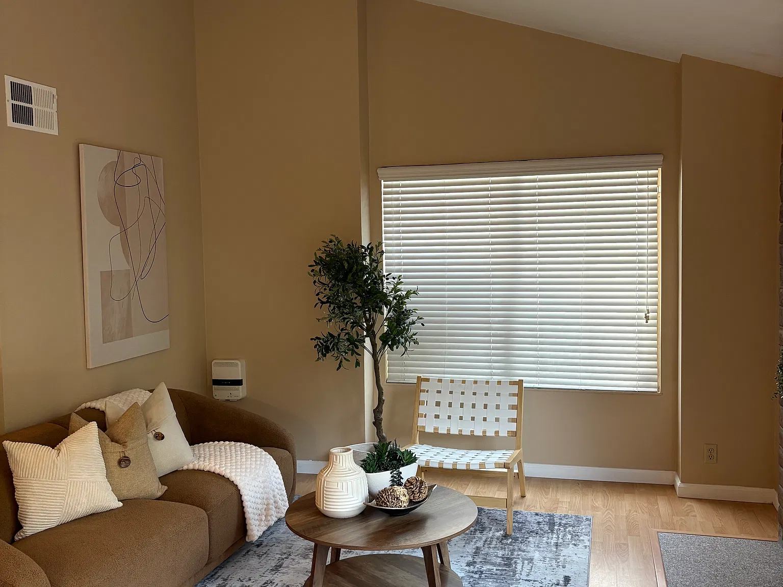 4 bed, 1608 sqft, $5,500 — Photo 2