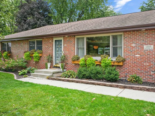 1205 Wexford Dr, Waunakee, WI 53597