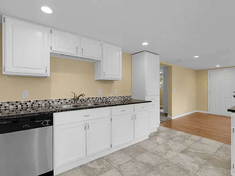 5454 S Elmwood St #5454 S ELMWOOD ST — Photo 11