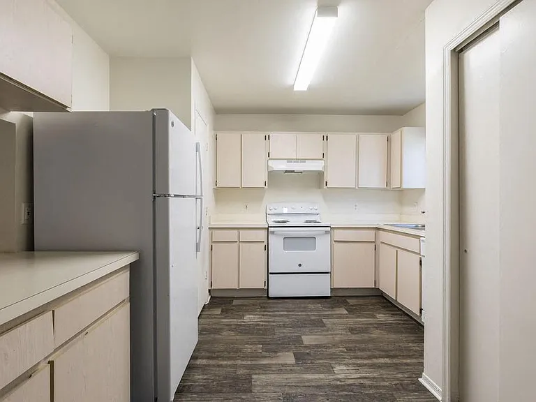 Pasco Woods Apartments — Photo 31