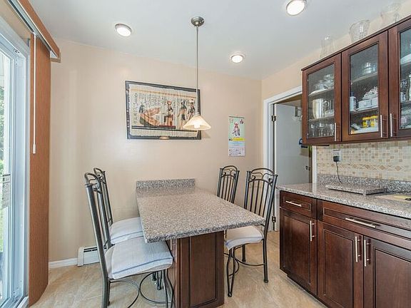 Eat-in Kitchen