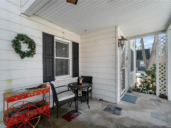 5th image of 21 Rockland Ave