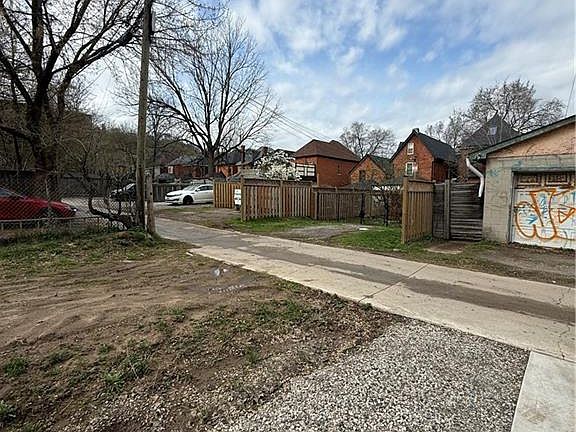 5th image of 80 Ontario Ave