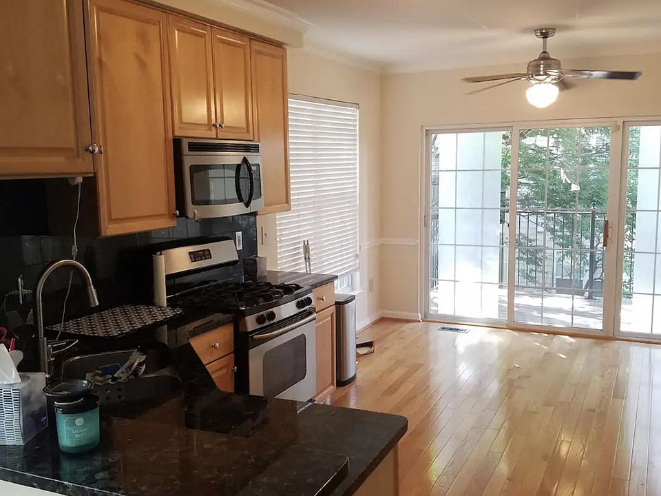 Stainless steel appliances in kitchen (with Fridge & Garbage Disposal less than 1 year old)