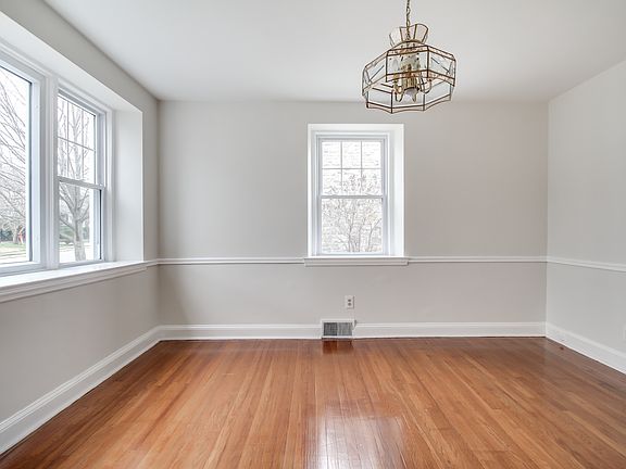 3rd image of 811 Penn Ave