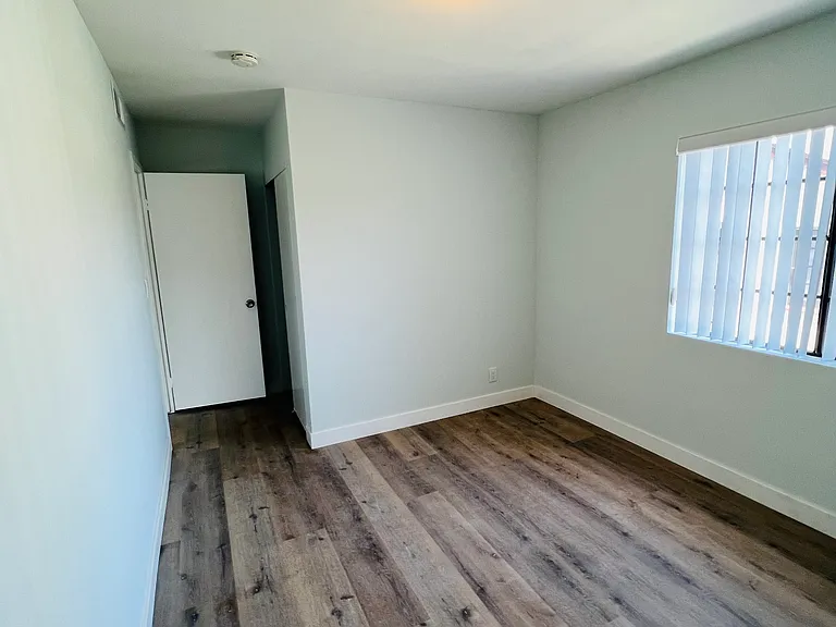 327 La France Ave #E — Photo 21