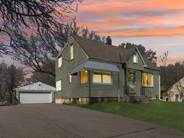 501 Farrell St N, Maplewood, MN 55119