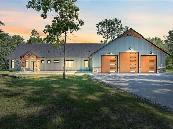2nd image of 62357 Hunters Pointe Dr