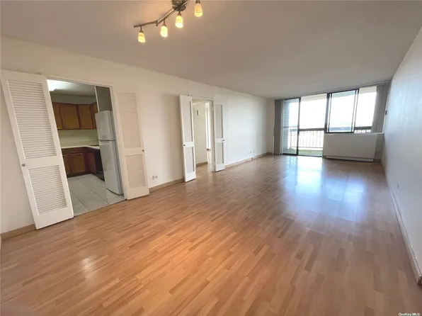 2 Bay Club Drive #6Z2, Bayside, NY 11360