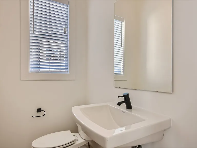 423 Serenity Ln — Photo 19