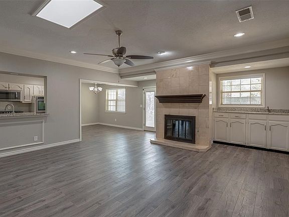 2nd image of 2608 Walnut Ln