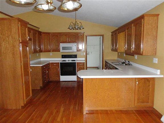 3rd image of 103 Cedar Park Dr