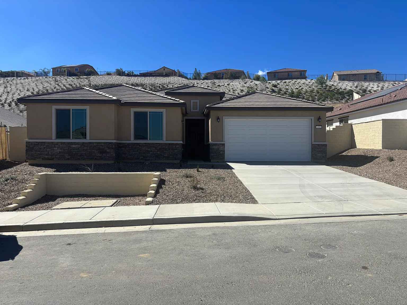 4 bed, 2641 sqft, $3,995 — Photo 2