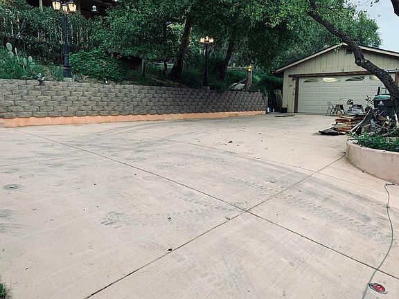 3rd image of 225 W Dunne Ave
