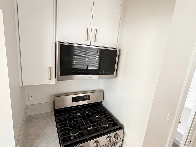 38 Rose Ave #2 — Photo 7