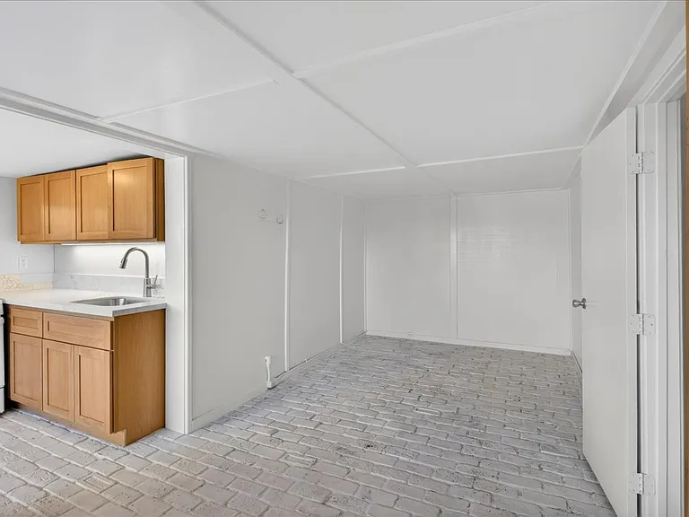 1252 Glenneyre St — Photo 16