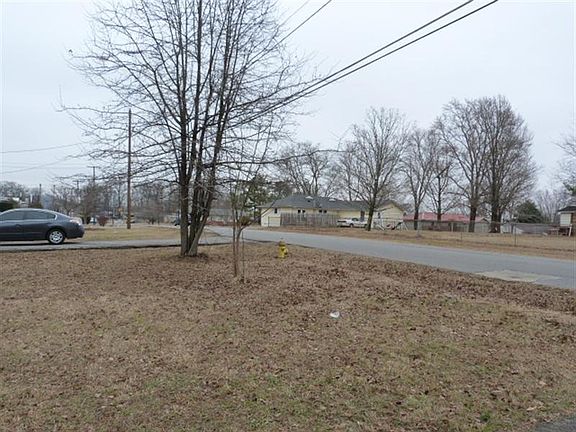3rd image of 206 Hillcrest Dr
