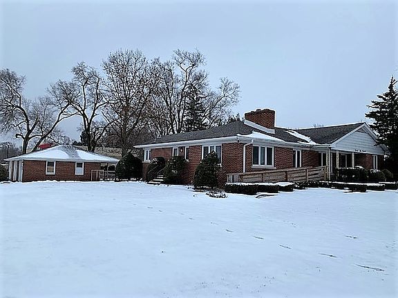 2nd image of 2500 Crystal Dr