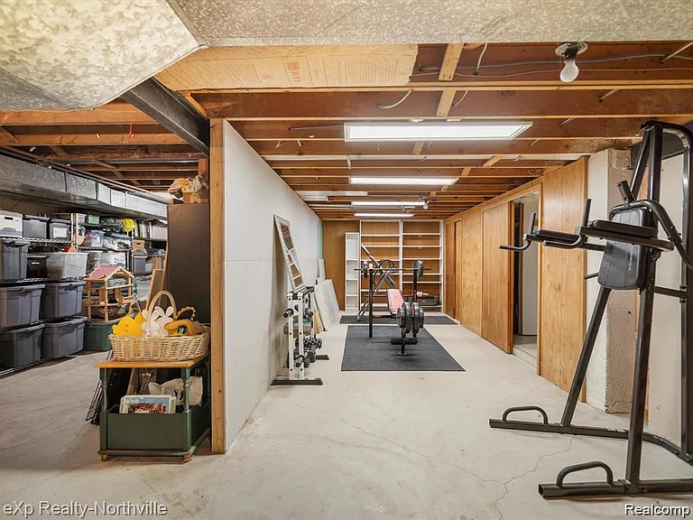 38205 Connaught Dr — Photo 44