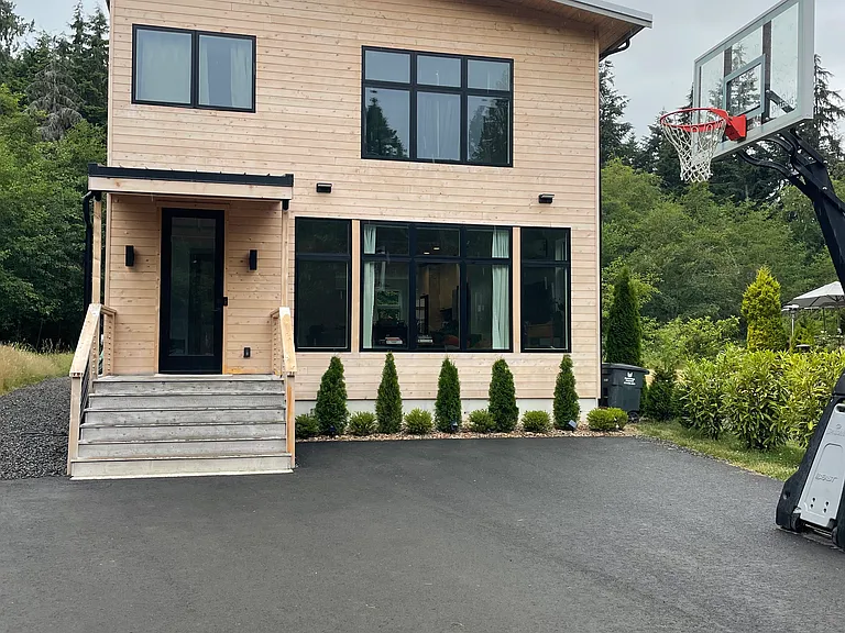 15025 Sunrise Dr NE — Photo 1