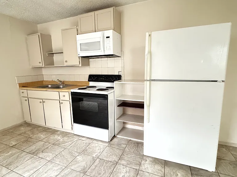 607 Barbe St #4 — Photo 16