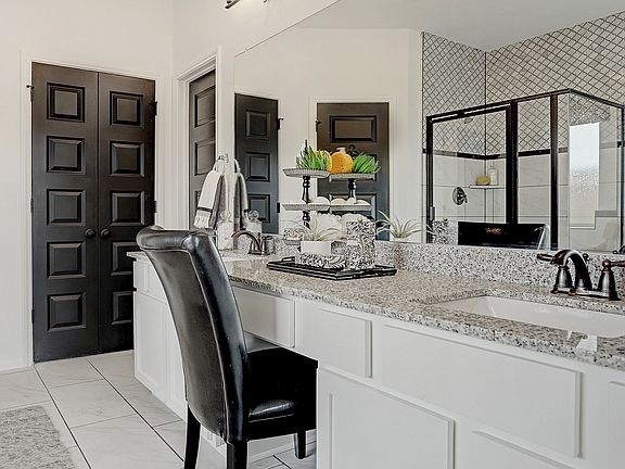 Double sinks in owner s bath