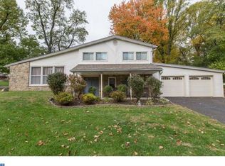 6 Carosal Ln, Willow Grove, PA 19090