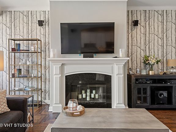 3rd image of 2125 W Belmont Ave Unit 3E