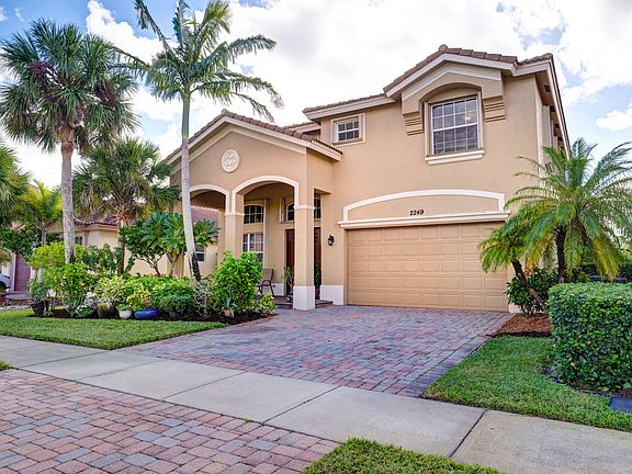 3rd image of 2249 SW Newport Isles Boulevard