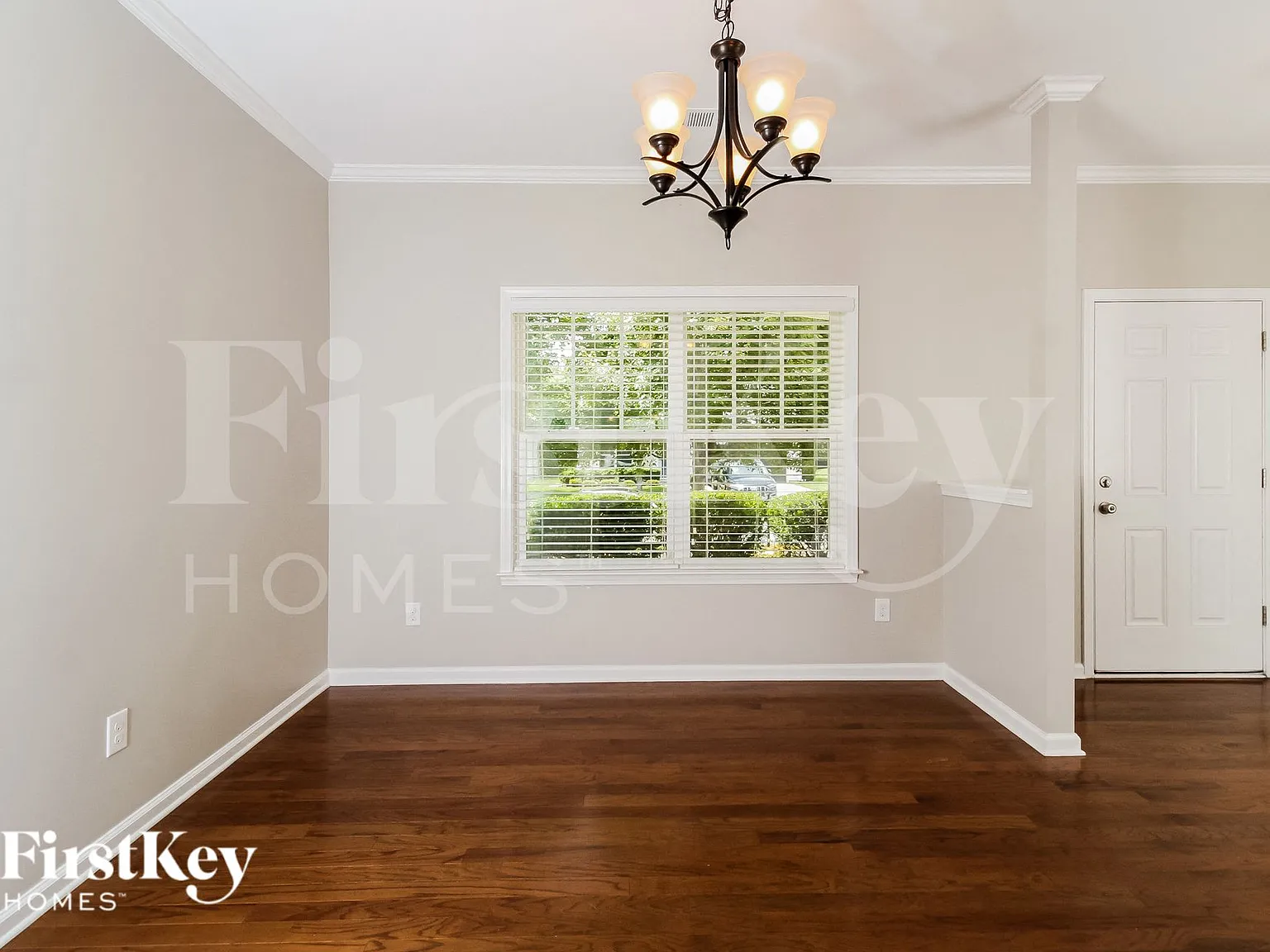 5 bed, 2.5 bath, 2820 sqft, $2,765 — Photo 3