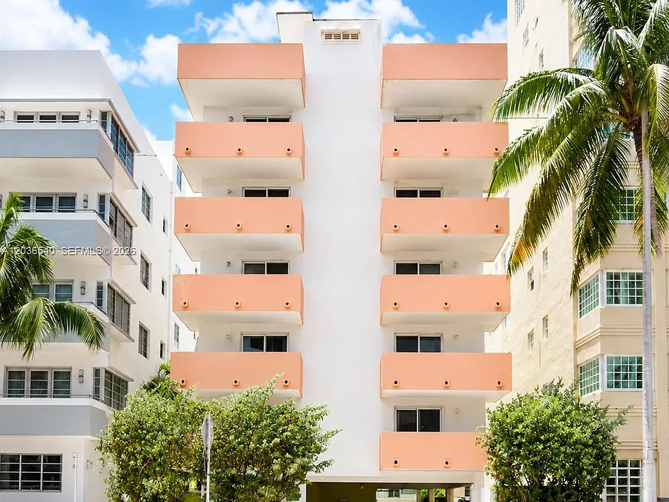 4122 Collins Ave #6A