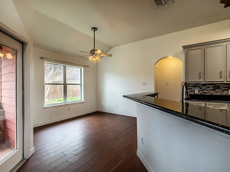 7013 Madiera Dr — Photo 10