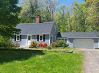 7 Ridgewood Rd, Wilbraham, MA 01095