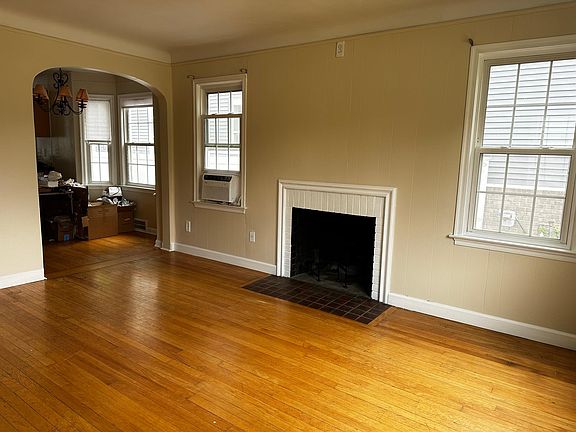 5th image of 406 N Alexander Ave