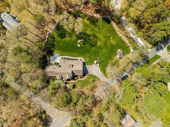 3rd image of 2 Boulder Road